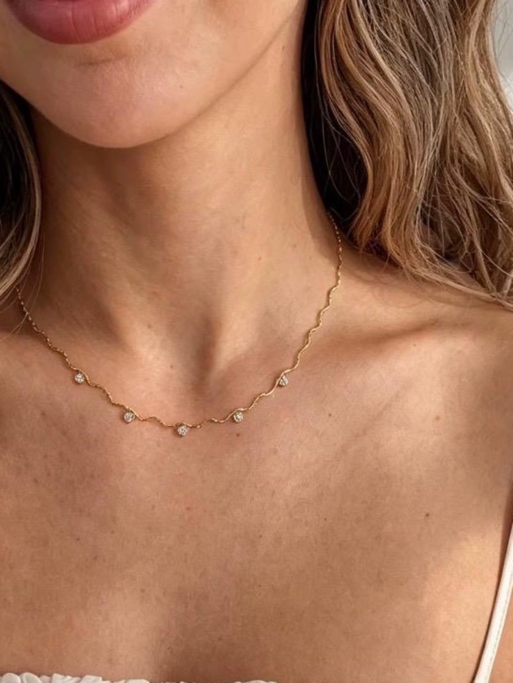Gold Crystal Wave Chain Necklace - Jewelry - Picture 4 of 4